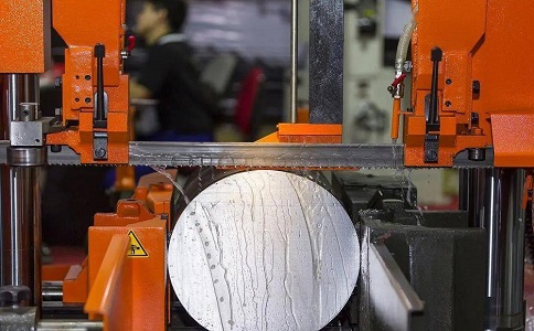 永福立式金属带锯床切削出现跑带故障解决方法！